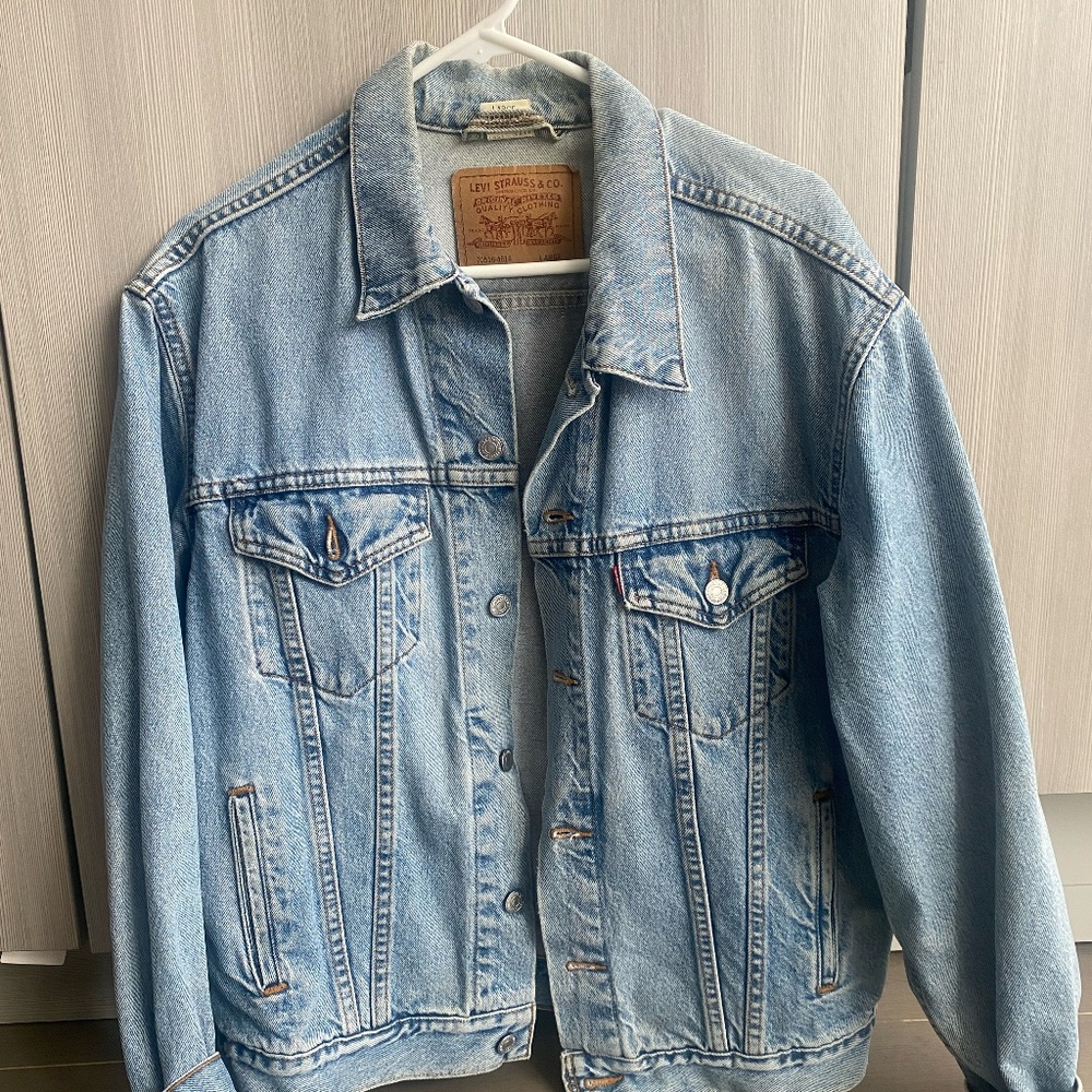 ** SOLD!! ** LEVI'S DENIM JACKET - VINTAGE